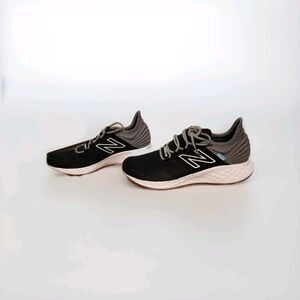 Size 7 - New Balance Fresh Foam Roav Black Grey Gum